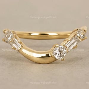 Solid Gold Curved Wedding Band 14k Gold Moissanite Contour Ring Dainty Ring Enhancer 18k Gold Nesting Ring for Solitaire Jewelry Gift Ring