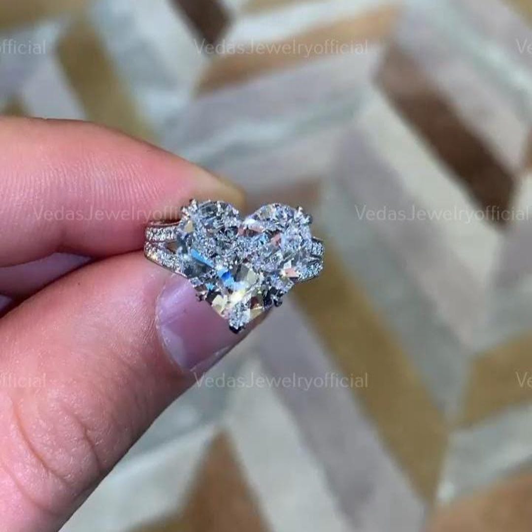 3CTモアッサナイトのハート型リング、14Kホワイトゴールド、隠れた