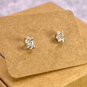 Pendientes de diamantes Herkimer naturales, pendientes Herkimer hechos a mano, pendientes de plata, pendientes unisex, pendientes con punta de cristal.