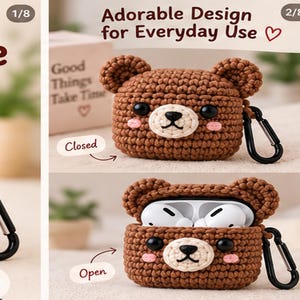 Peut inclure: Un étui en crochet marron en forme d'ours pour écouteurs sans fil, avec des yeux en perles noires, un museau crème et des joues brodées en rose. L'étui comprend un mousqueton en métal noir et est présenté en positions fermée et ouverte.