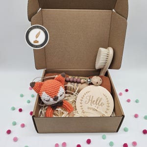 Personalisierte Geschenkbox Set | Baby Geburt | Rassel Schnullerkette Decke Bürste Namensschild | mit Verpackung | versch. Tiere | Fuchs