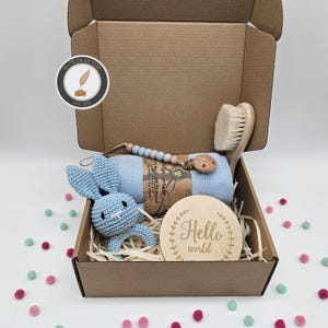 Personalisierte Geschenkbox Set | Baby Geburt | Rassel Schnullerkette Decke Bürste Namensschild | mit Verpackung | verschiedene Tiere | Hase