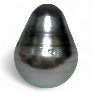 Tahitian Black Pearl: 17.3Ct Teardrop, Peacock Green Overtone