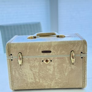 Vintage 1950&#39;s Samsonite Shwayder Brothers 4512 Ladies’ Train Case – Natural Rawhide – Mid-Century Luggage