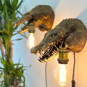 Alligator Wall Light – Unique Animal Head Lamp, Crocodile,  Rustic Jungle Decor, Kids Room Night Light, Swamp-Themed Home Accent. 3D printed