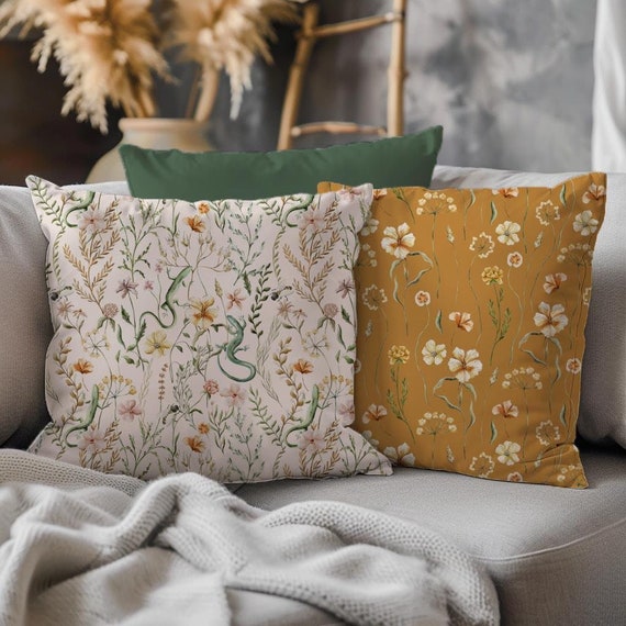 Spring Floral Square Throw Pillow Covers, Wildflowers Accent Couch Cases, Gecko / Lizards and Bees Home Decor, 14x14 16x16 18x18 20x20 24x24