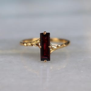Minimalistischer Langer Granat Ring, 18K Gold Sterling Silber Ring
