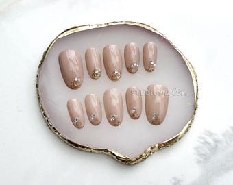 Handmade Press-on Nails | Elegant Beige and Gold with Glitter, Pearl
