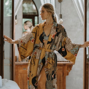 Kimono di seta accappatoio boheme, donna vestaglia Gold plus size, abito da luna di miele in raso lungo da Bali, regalo di anniversario immagine 5