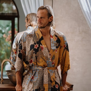 Abito kimono da uomo in seta, vestaglia Boheme per uomo, accappatoio di raso lungo di lusso, regalo di compleanno per marito, fidanzato, regalo per i giorni del padre immagine 1