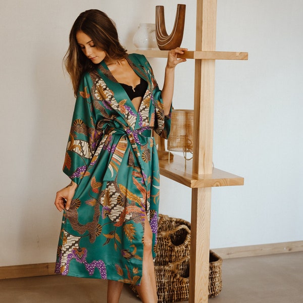 Robe kimono en soie Bali, Robe de chambre longue lounge boheme, Peignoir en satin vêtements de nuit pour femmes, Robe boudoir taille Plus, Cadeau de belle-mère de luxe