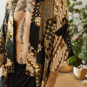 Black and gold mens silk kimono robe, Boheme silk dressing gown for man, Luxury long satin bathrobe, Birthday present for husband, boyfriend image 4