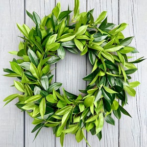 Year Round Greenery Wreath, Classic Laurel Wreath, Myrtle Wreath for Front Door, Emerald Greenery, All Season Wreath, Spring Laurel Wreath