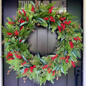 Christmas Evergreen Wreath with Red Berries and Mini Pinecones, Nostalgic Christmas Wreath for Front Door, Rustic Farmhouse Juniper Wreath