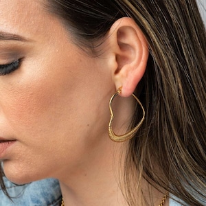 Heart Hoops Earrings|Gold Heart Shaped Hoops|Minimalist Earrings|Open Heart Earrings|Valentine Heart Earrings Gold Heart Hoops|Gift for Her