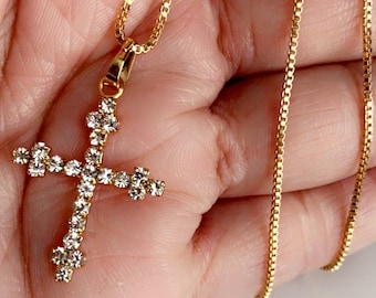 Collana con pendente a croce in oro bianco 18k con zaffiri blu, 50 cm | GV