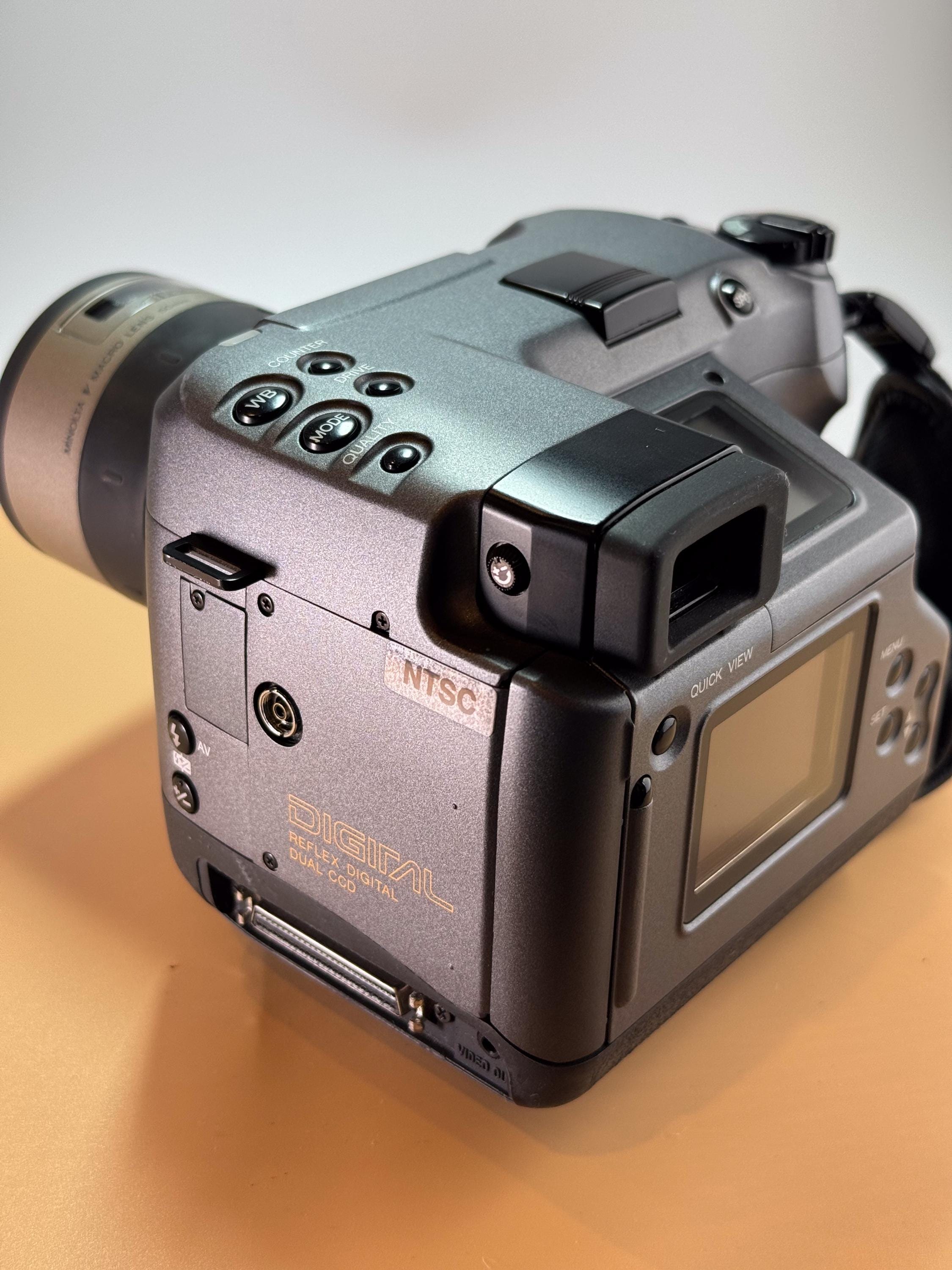 デジタルカメラ minolta rd3000 ASCII.jp：ミノルタ、270万画素相当のCCDを搭載したレンズ交換式一眼