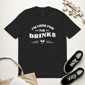 I&#39;m here for the drinks Unisex recycled t-shirt