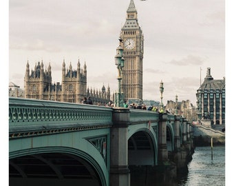 Iconic London Big Ben Wall Eco-Friendly art prints, London Skyline Art for home, Elegant London Landmark Artwork, Stylish London Photo