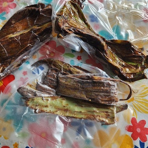 fresh Nkui Bark /Ecorce de Nkui / Nkui Bark /Ecorce pour sauce glissante bamileke Cameroon