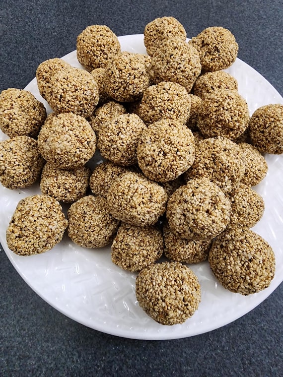 Organic Sesame Honey Crunch Candy, Handmade Sweet Treat (2oz)