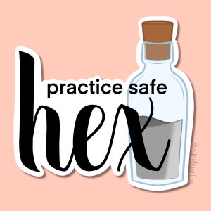 Puede incluir: Una pegatina con una ilustración en blanco y negro de una botella con un corcho y el texto "practice safe hex".