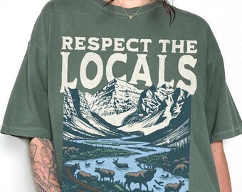 Camiseta Respeta a los Locales, Comfort Colors®, Gráfico Retro Amante de la Naturaleza Senderismo Camping Protege el Planeta Chica Granola Camiseta Ambiental