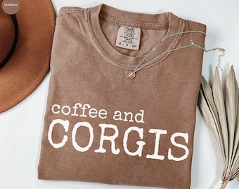 Camiseta de café y corgis, Comfort Colors, camiseta para amantes de los corgis, camiseta divertida para mamás de perros, camiseta divertida para papás de perros, regalo para dueños de perros, camiseta para mamás de corgis