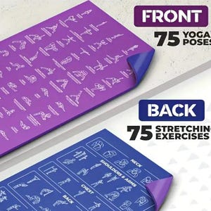 Puede incluir: Una esterilla de yoga morada con ilustraciones blancas de posturas de yoga. La esterilla tiene el texto "FRONT" y "75 YOGA POSES" en blanco. La parte posterior de la esterilla es azul con ilustraciones de ejercicios de estiramiento y el texto "BACK" y "75 STRETCHING EXERCISES".