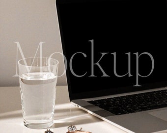 ミニマリスト MacBook モックアップ、ムーディー ブランディング モックアップ、デバイス モックアップ、ウェブサイト モックアップ、ミニマル ラップトップ モックアップ、デザイナー向けモックアップ