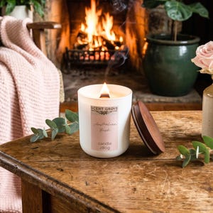 Candle Australian Bush scented Wood Wick Soy Candle long lasting strong scent non toxic vegan friendly pet safe matte black white amber luxe