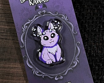 Seltsamer und ungewöhnlich süßer Acryl Pin • Kawaii und Gothic Jackalope Pin • Gruseliges Accessoire für Rucksäcke, Ita Taschen oder Pinnwände