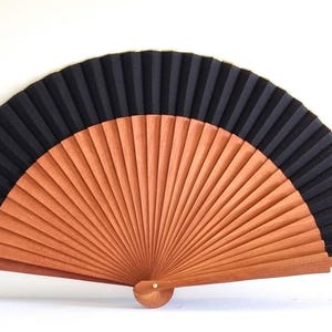 Spanish hand fans made of wood and fabric - elegant, discreet, high quality
