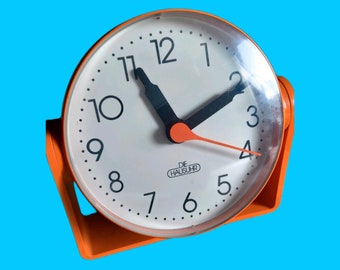 German Designclassic 1970s THE HOUSE CLOCK Cult clock Table clock Kitchen clock Rotating in the stand Wall clock orange Quartz 20 cm, Museum clock Germany E007