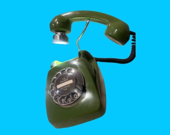 Telefoonlamp 611-Up-groene draaischijftelefoon geüpcycled naar LED-lamp jaren 70 telefoon Siemens Schwanenhals Duitsland