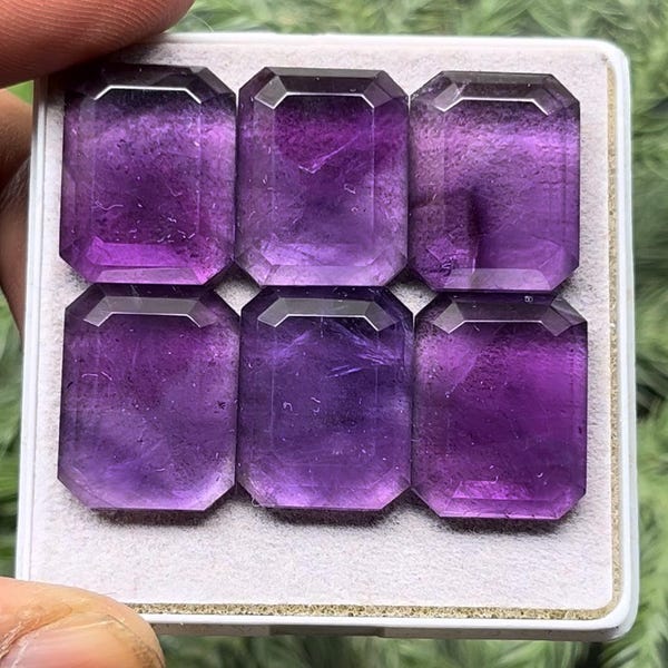 Stegskurna skivor av naturlig ametist: Hexagoniga ädelstenar med platta baksidor, 14 x 18 mm (6 delar)