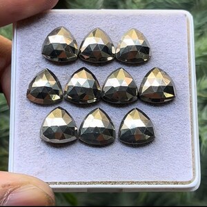 Natürliche Pyrit flache Rückseite Rose geschnitten Scheibe Trillion Form, Größe - 10 x 10 mm, 10 Stück viel