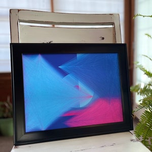 Vaporwave-kunst in blauw en roze. Modern wanddecor met lijnen, vormen, cirkels. Dramatische, moderne kunstprint met strakke uitstraling