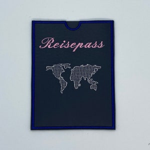 Paspoorthoes motiefwereld met extra vak, gepersonaliseerd met naam, veg. Leer, 7 leer- en 15 lettertypekleuren