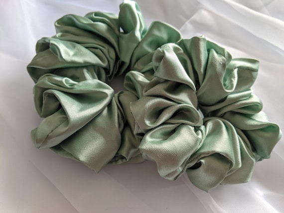 SATIN SCRUNCHIE DARK SAGE SATIN SCRUNCHIE DARK SAGE