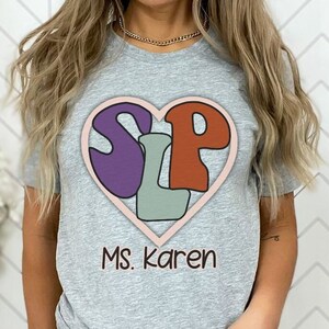 Logopedia personalizzata SLP Teacher SLPA Camicie, Speech Language Pathologist TShirt, Speech Therapy AAC Sped Shirt, Speech Language Grad