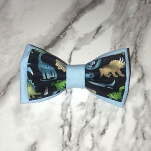 Dinosaur Double Fabric Bow Tie, Adjustable Strap, Pin Brooch, Stretch Nylon, Clip On Fun Dress Up People and Pet Bow Ties, Dino Party