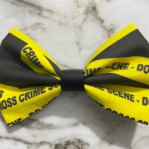 Fiocco per capelli con nastro della polizia a tema scena del crimine, fiocchi per collare di animali domestici, decorazioni per feste a tema crimine vero, fiocchi fatti a mano per regalo di omicidio misterioso, nero e giallo