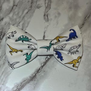 Papillon a forma di dinosauro, con clip per feste di dinosauri, con spilla, con cinturino magnetico o regolabile, papillon a forma di dinosauro, simpatico papillon a forma di cane dinosauro.