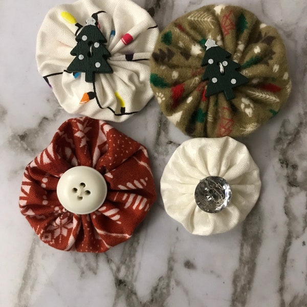 Happy Holidays Fabrics ~ YoYo Round Hair Bow - Broach Pin - Home Decor - Matching Outfits - NYE Party - Christmas Ornaments- Gift Bow - Star