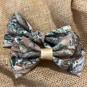 Fiocco per capelli in tessuto mimetico con motivo ad albero, stampa mimetica con motivi boschivi, conservazione della natura, stile country chic, fiocchi per neonati alla moda e fiocchi per collari di animali domestici
