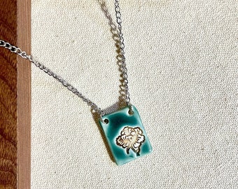 Flower Imprint Turquoise Necklace, ceramic jewelry, curb chain, gift for flower girls, dainty jewelry, boho chic, hypoallergenic