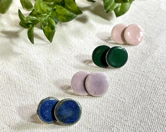 Orecchini minimalisti Circle Stud, orecchini in ceramica, gioielli in argilla, casual chic, ipoallergenici, orecchini boho, regali per lei, leggeri