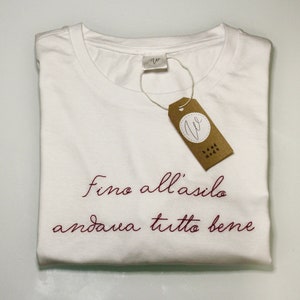 T-shirt personalizzata con ricamo fatto a mano, Maglietta, Regalo personalizzato, Idea regalo immagine 1