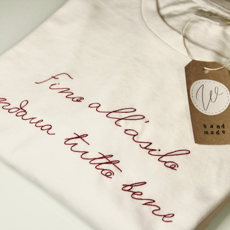T-shirt personalizzata con ricamo fatto a mano, Maglietta, Regalo personalizzato, Idea regalo immagine 2